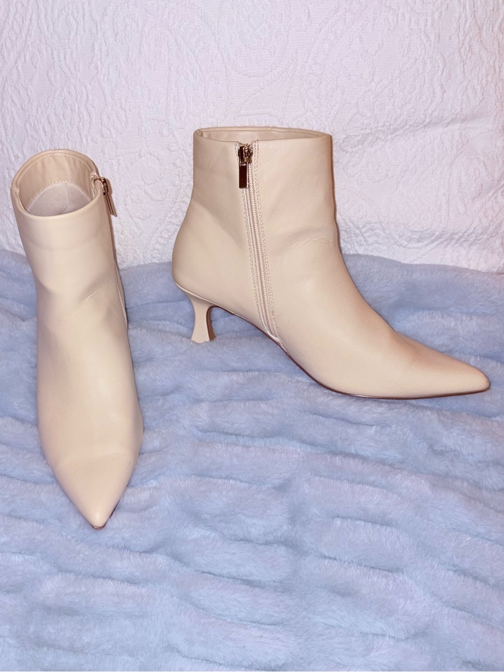 Abercrombie & Fitch Cream Pointed-Toe Kitten-Heel Ankle Boots